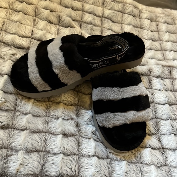 LK NEW 10 KOOLABURRA by UGG Fuzz’n slipper SHOES SLIDES grey / black furry plush - Picture 2 of 5